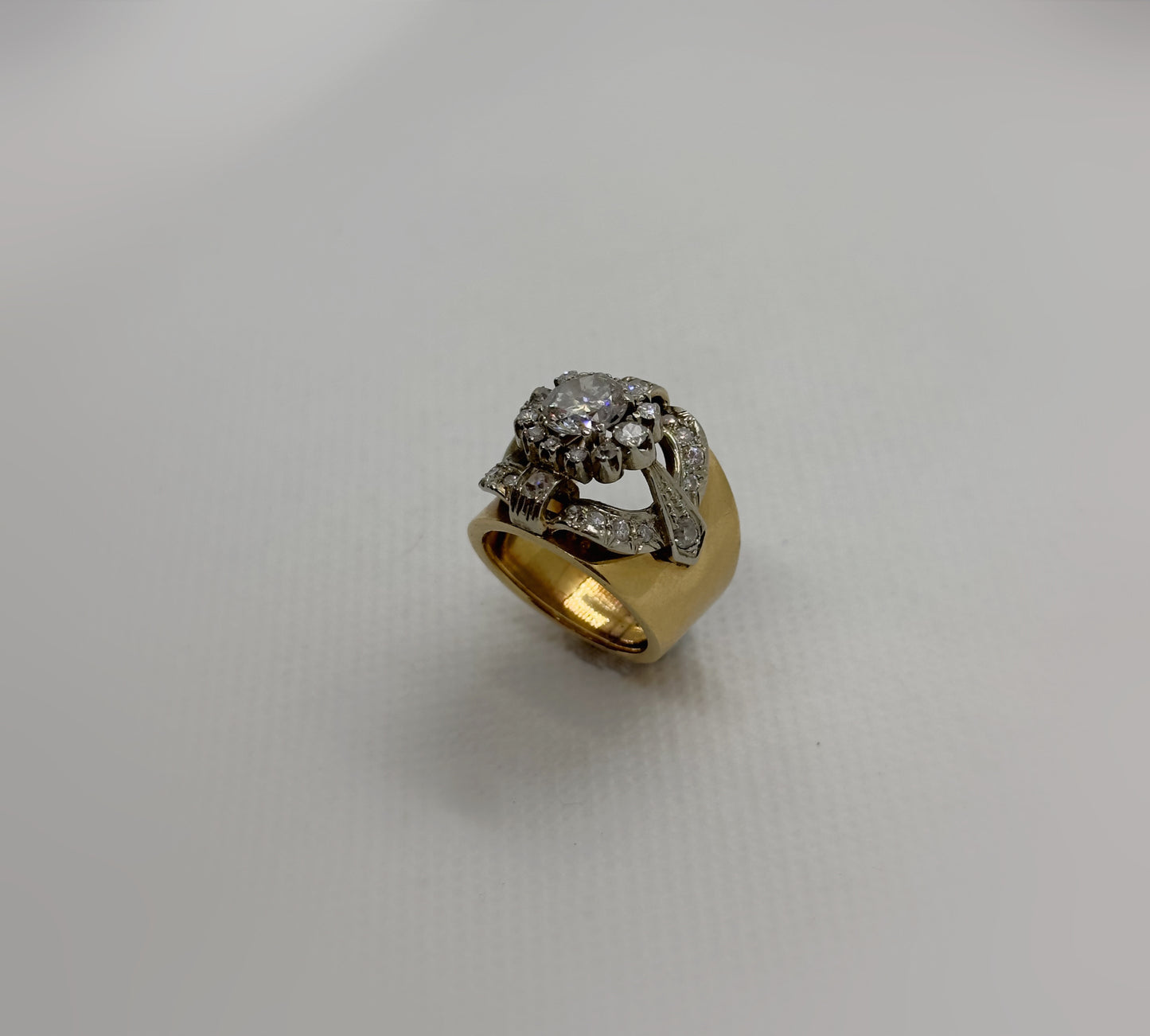 Anello anni '40 oro giallo e diamanti