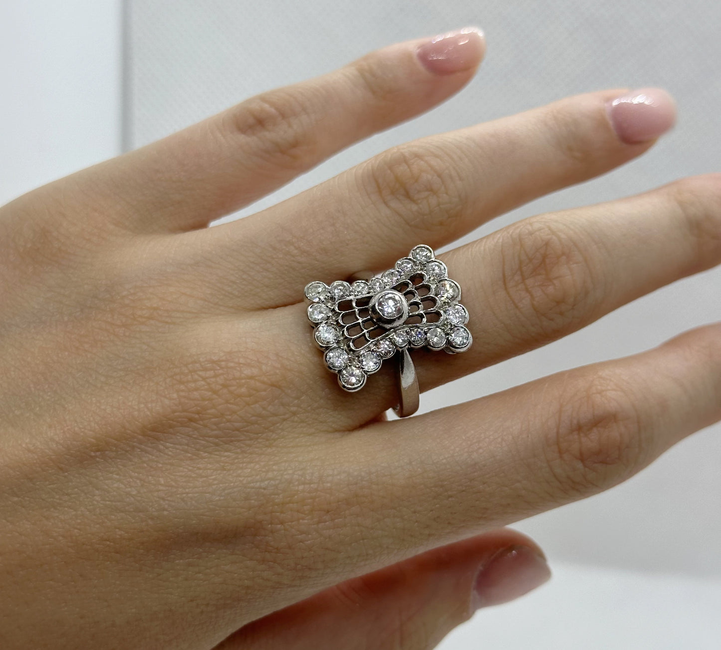 Anello anni '60 oro bianco e diamanti