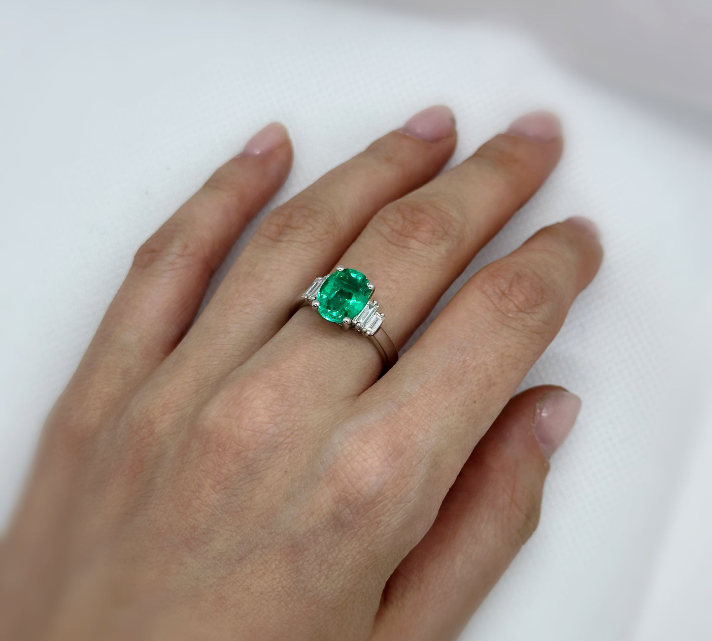 Anello con Smeraldo e Brillanti