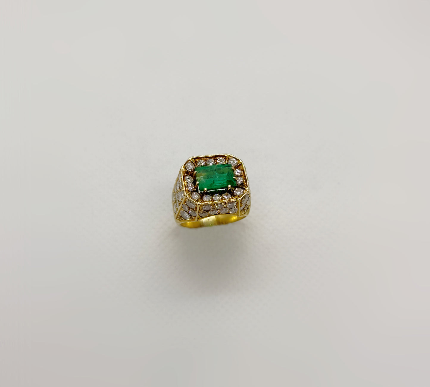 Anello a Trombino Oro Giallo con Smeraldo e Diamanti