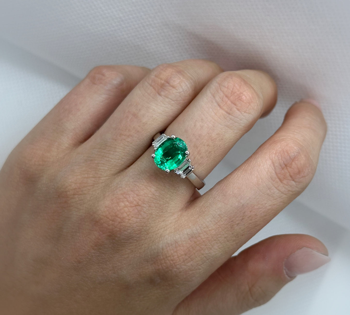 Anello con Smeraldo e Brillanti