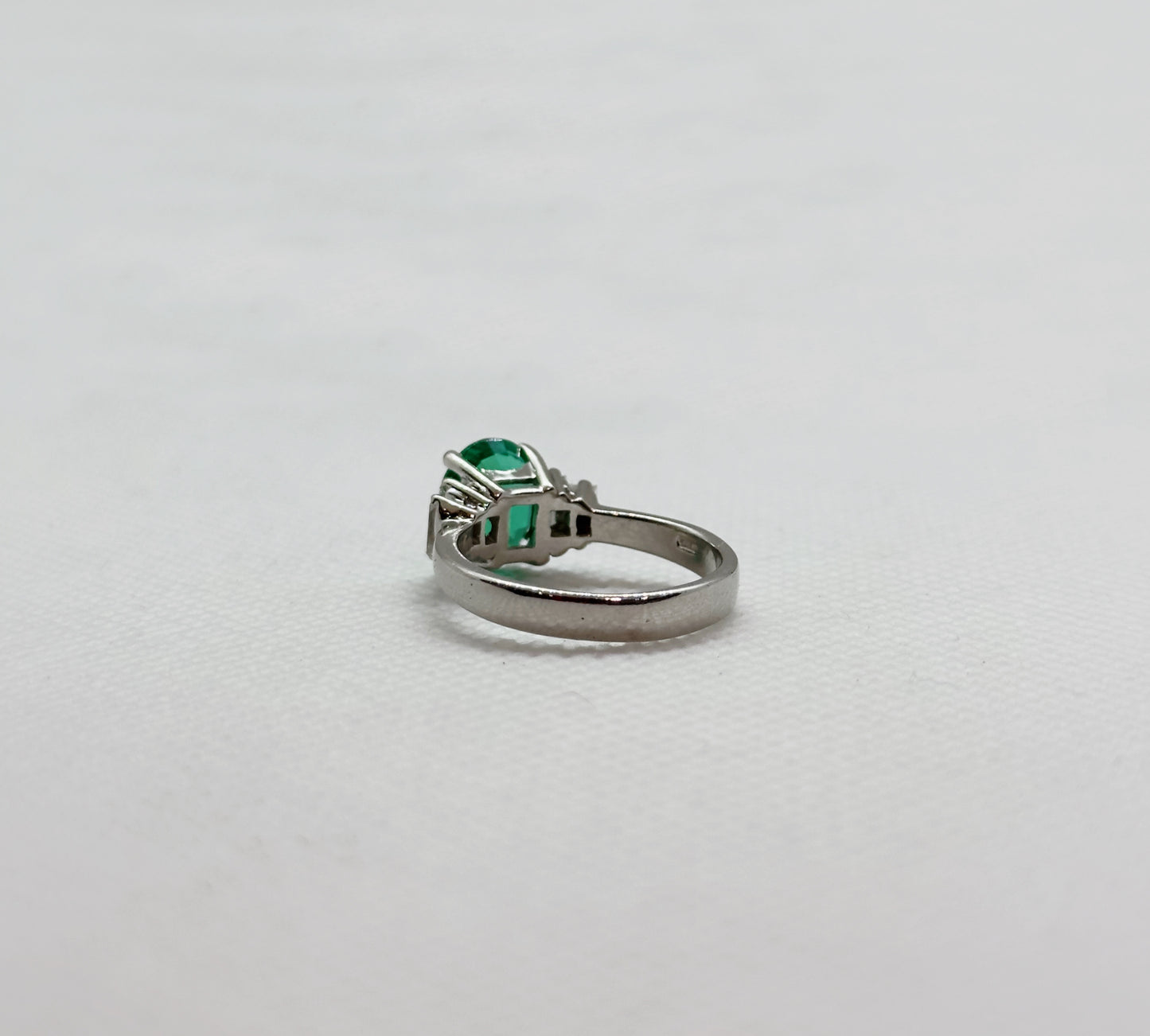 Anello con Smeraldo e Brillanti