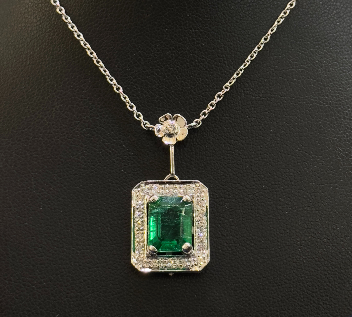Collana Oro Bianco con Smeraldo e Diamanti