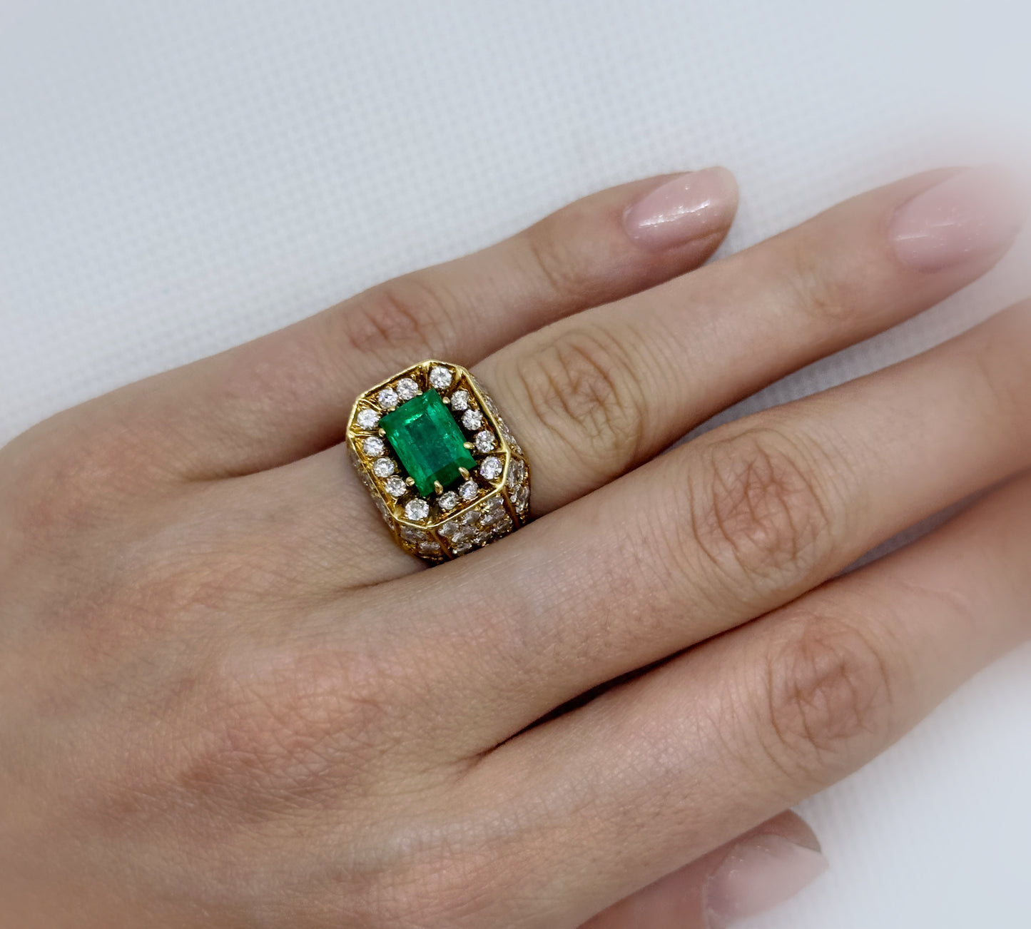 Anello a Trombino Oro Giallo con Smeraldo e Diamanti