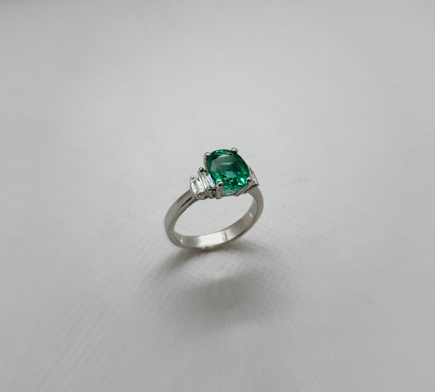 Anello con Smeraldo e Brillanti