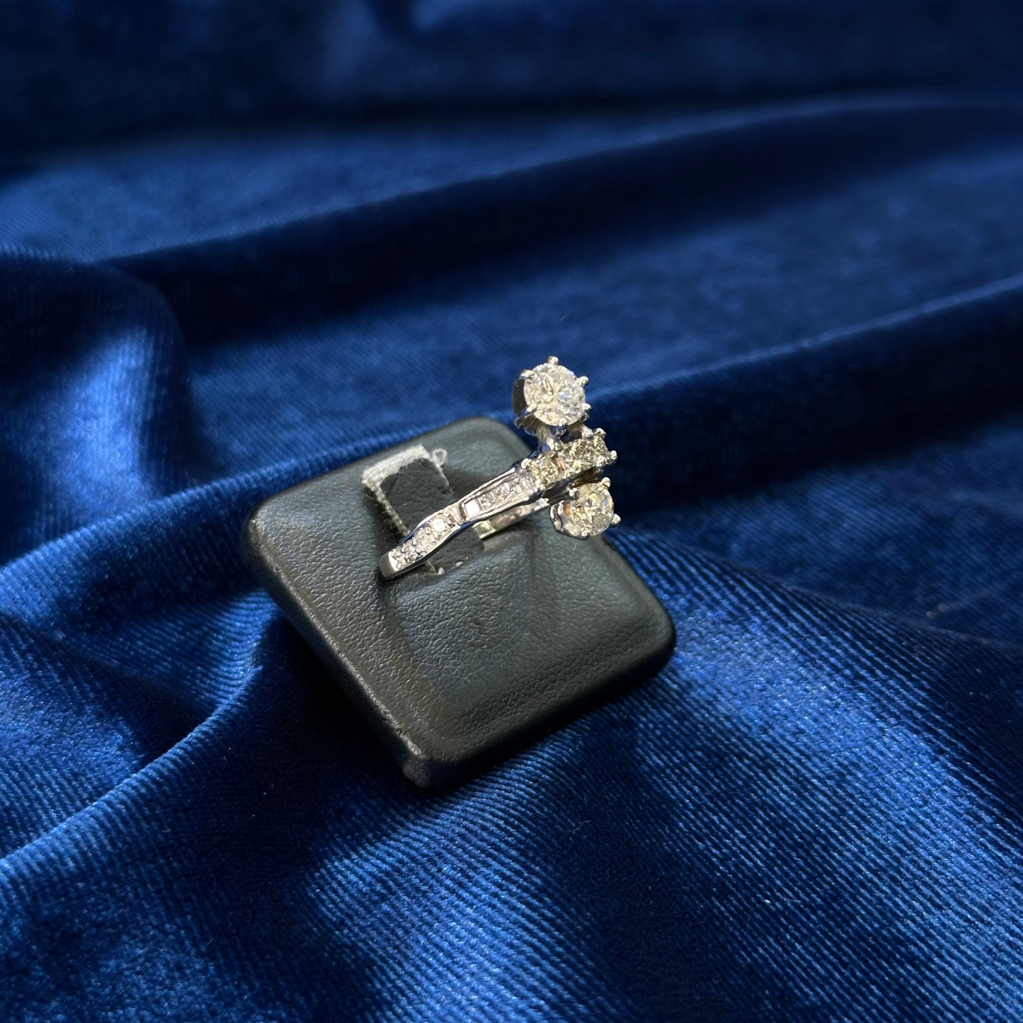 Anello anni '50 oro bianco 14 kt e diamanti